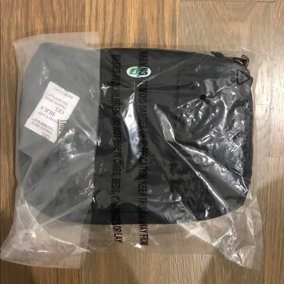 🔥NWT Supreme FW18 shoulder bag🔥 - Picture 3 of 3